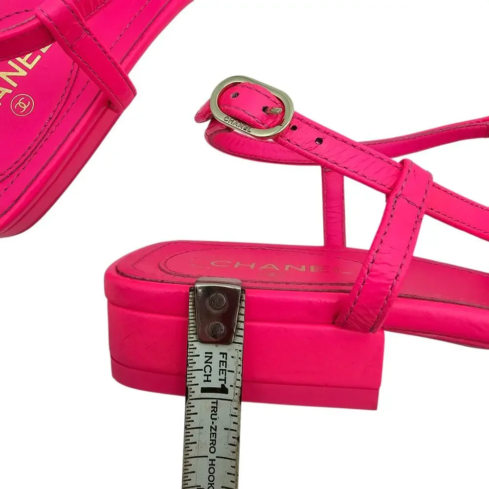 Chanel CC Heart Thong Flat Sandal Neon Hot Pink Leather Gold Size 38 US 7 7.5